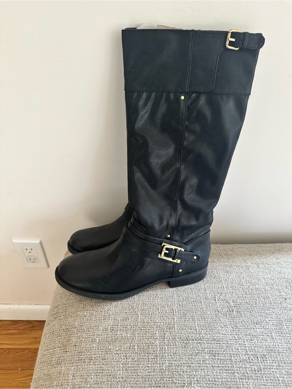 Classic Women’s Black Knee-High Riding Boots with Buckle dolce vita